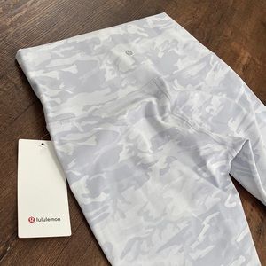 Lululemon Wunder Under High Rise Crop 23” Luxetreme